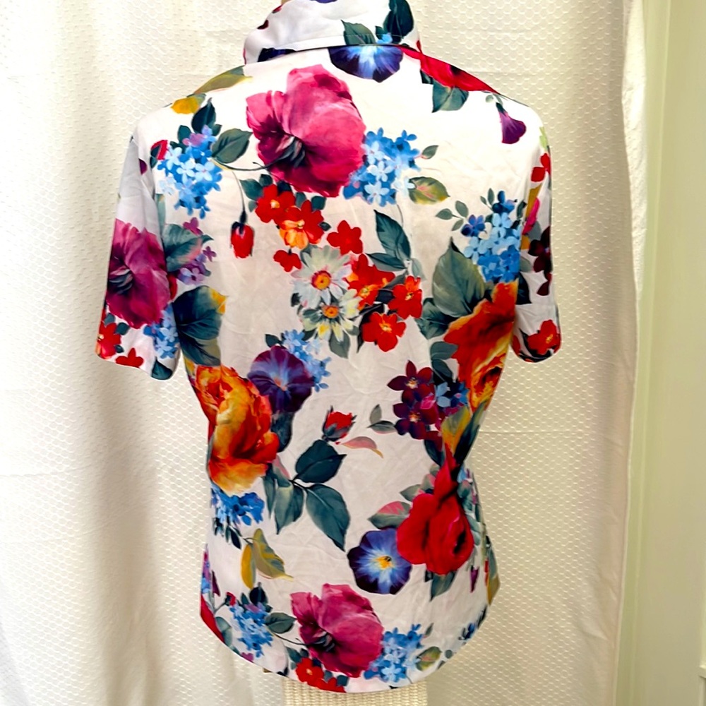 Parallel rayon floral top size L. No evidence this was ever worn! - Picture 2 of 6